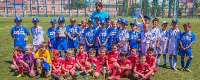 Школа «Волгаря» отметила День России футбольным турниром