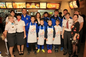 Школа «Волгаря» приняла участии в акции «МакХэппи День»